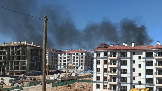Malatya'da Yangın Paniği: İnşaat Atıkları Yakılınca Gökyüzü Karardı