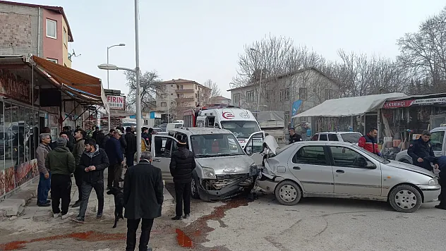 Malatya'da Zincirleme Kaza: İki Kişi Yaralandı