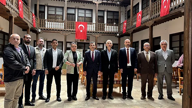 Malatya İl Sağlık Müdürü ve Beraberindeki Heyetten Arapgir Belediyesine  Ziyaret