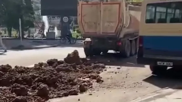 Malatya Kernek Meydanı'nda hafriyat yola döküldü