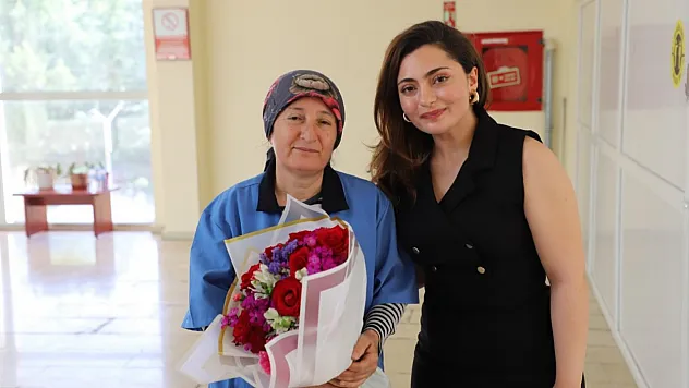 Malatya Kız Yurdu Personeli  NURTEN KINIK'a Anne Şefkati hediyesi