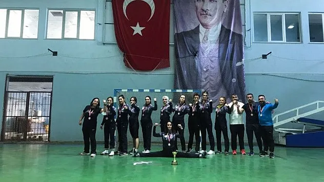 Malatya tarihinde ilk defa bir bayan hentbol takımi ikinci lige yukseldi