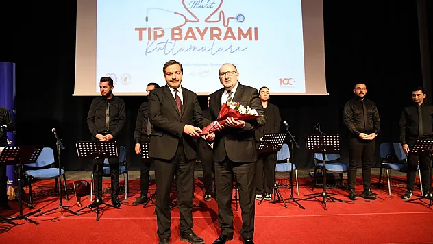 Malatya Turgut Özal Üniversitesinde 14 Mart Tıp Bayramı kutlama programı düzenlendi.