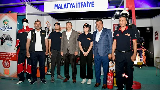 Malatya Valisi Hulusi Şahin ve Başkan Gürkan stantları gezdi