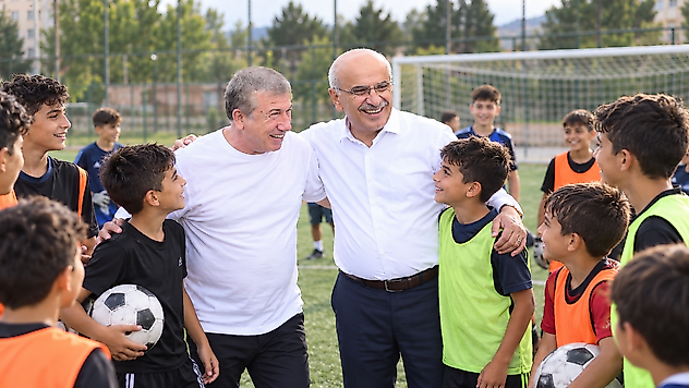 Malatya'ya Futbol Akademisi Geliyor! Tanju Çolak'tan Gençlere Büyük Fırsat
