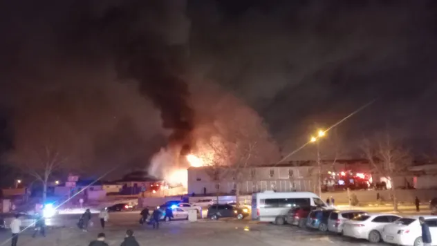 Malatya Yakınca'da Konteyner Yangını Paniğe Neden Oldu