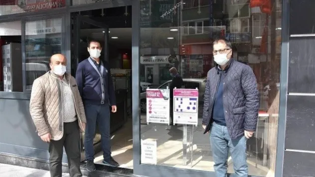 Mesafe ve kapasite kurallarının yer aldığı özel afişler dağıtıldı