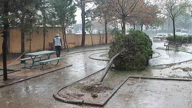 Meteoroloji'den 49 kente 'fırtına ve sağanak'uyarısı