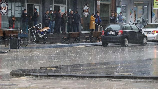 Meteoroloji'den 'kuvvetli' ve 'şiddetli' sağanak uyarısı