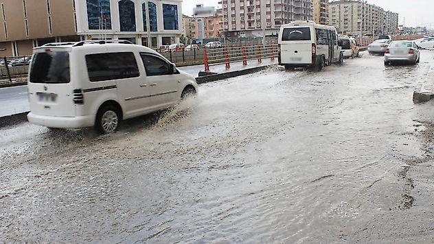 Meteoroloji Uyardı: Çok Sayıda İlde Sağanak, Van'da Kuvvetli Yağış Bekleniyor
