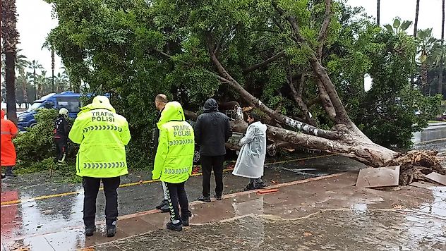 Meteorolojiden kuvvetli yağış ve fırtına uyarısı