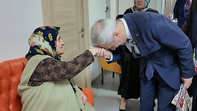 MHP'den 'Yaşlılar Haftası'na Vefa Çağrısı: Büyüklerimizi Yalnız Bırakmayacağız