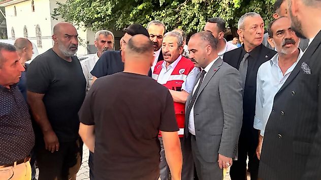 MHP Heyeti Yeşiltaş Mahallesi'ndeki Yangın Bölgesini Ziyaret Etti