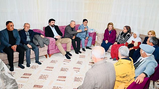 Milletvekili Ölmeztoprak'tan Kayısıdan Esnafa, Mahallelerden Üretime Yoğun Mesai