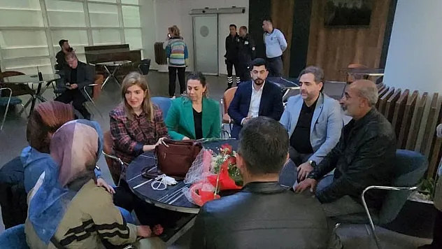 Milletvekili Ölmeztoprak yılanın ısırdığı milli sporcunun sağlık durumu hakkında bilgi aldı