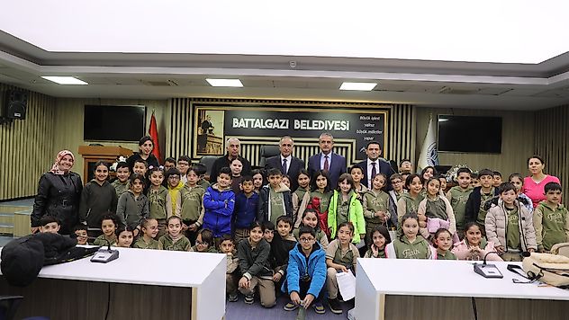 Minik Öğrencilerden Belediyeye Eğitim Ziyareti
