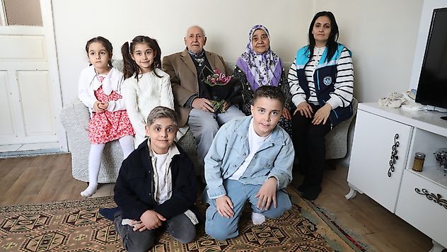 Miniklerden Büyük Yüreklere Bayram Ziyareti
