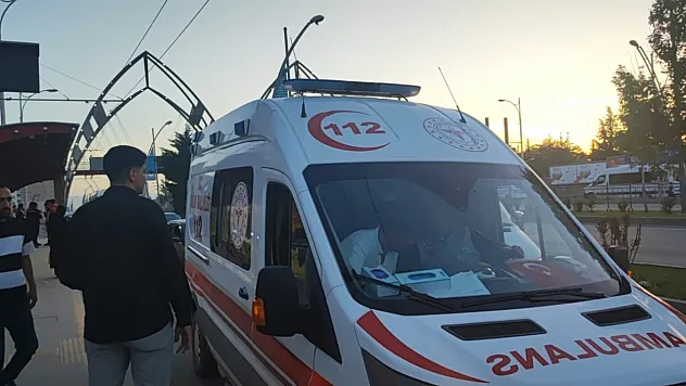 Motosiklet ile servis aracı çarpıştı: Bir ağır yaralı