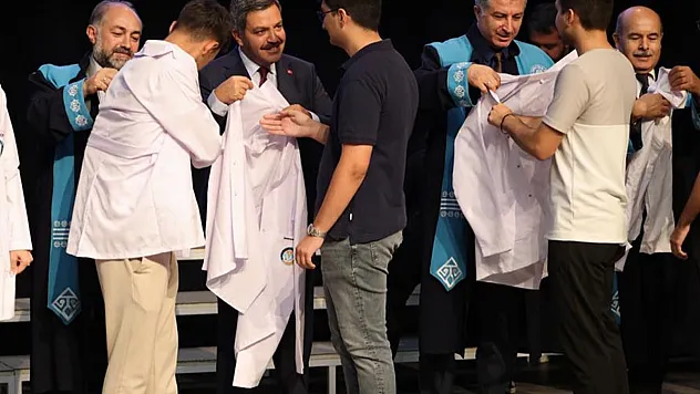 MTÜ'de Geleceğin Hekimleri Beyaz Önlüklerini Giydi