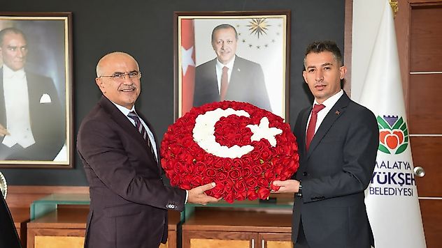 Muhtarlar Dayanışma Derneğinden Başkan Er'e Hizmet Teşekkürü