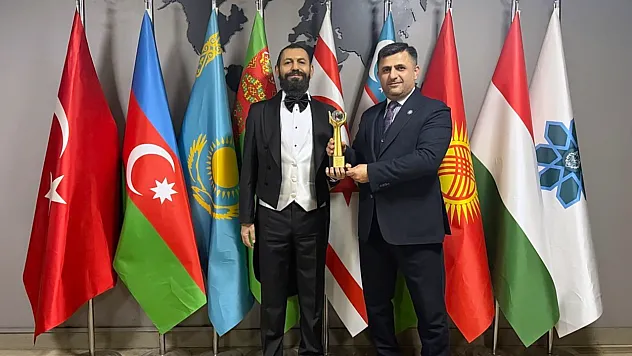 Nobel Barış Ödülü Adayı Akif Manaf, Oktan Türk Teşkilatı Tarafından Ödüllendirildi