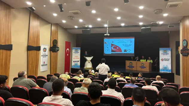 Öğrenci Emniyeti İçin Servis Şoförlerine Detaylı Sunum Yapıldı