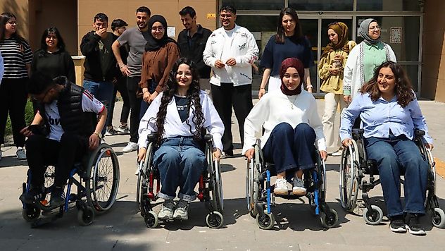 Öğrenciler engelli bireylerin yaşadığı zorlukları deneyimledi