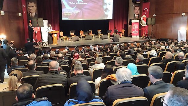 Öğrencilerden Duygulandıran Performans: İstiklal Marşı ve 'Zulmü Alkışlayamam'