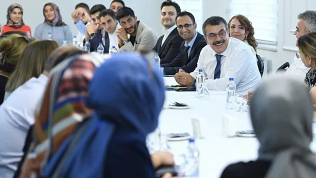 Öğretmenlere Çifte Takvim: İl İçi ve İller Arası Atamalar Ayrıldı