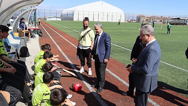 Okul Sporları Yıldızlar Kriket Grup Müsabakaları Malatya'da başladı