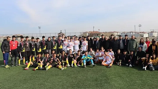 Okullar Arası Genç Bayanlar.