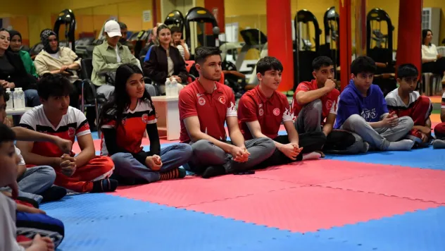 Olimpiyat İkincisi Milli Boksör Hatice Akbaş, Yeşilyurt Belediyesi Kick-Boks Sporcularıyla Buluştu
