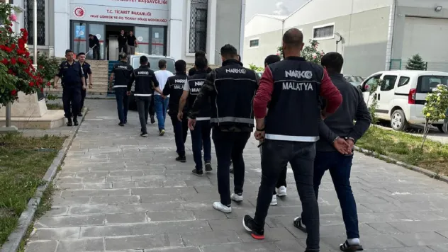 Operasyonlarda Kilolarca Uyuşturucu ve Binlerce Sentetik Ecza Ele Geçirildi