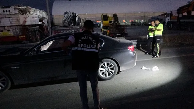 Otomobille çarpışan motosiklet sürücüsü hayatını kaybetti