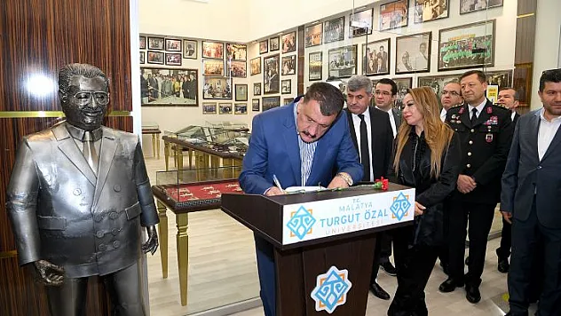 Özal, Ülkemize Ve Dünya Barışına Çok Önemli Katkısı Olan Büyük Devlet Adamıydı