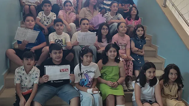 Özalper İlköğretim Okulu Öğrencilerinden Mezuniyet Töreni