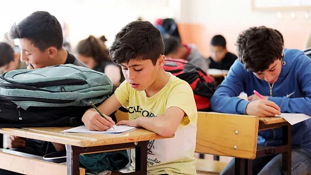 Özel okul velilerinden ders kitabı ücreti alınmayacak