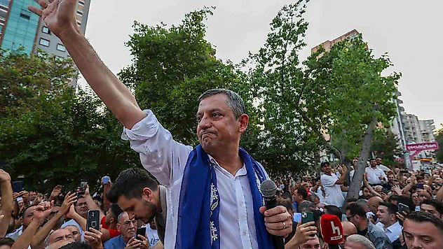 Özgür Özel ve 90 milletvekili CHP'den ayrıldı