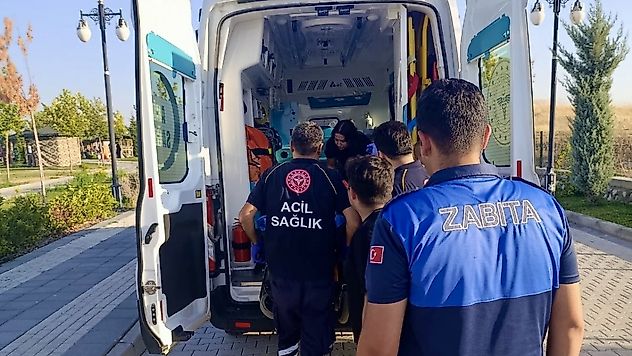 Parkta Epilepsi Nöbeti Geçiren Vatandaş Hastaneye Kaldırıldı