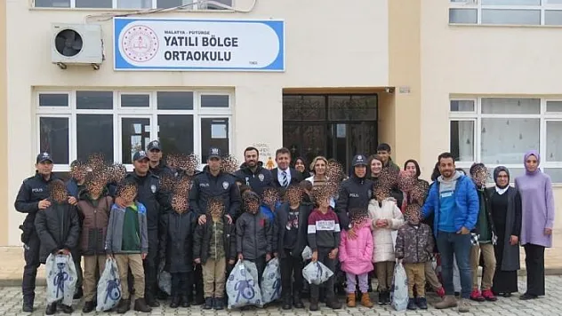 Polislerden mont ve kışlık ayakkabı yardımı