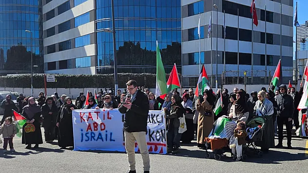 REPKON Önünde Protesto: 'Gazze ve İran'a Yağan Bombaların Parçası Türkiye'den'