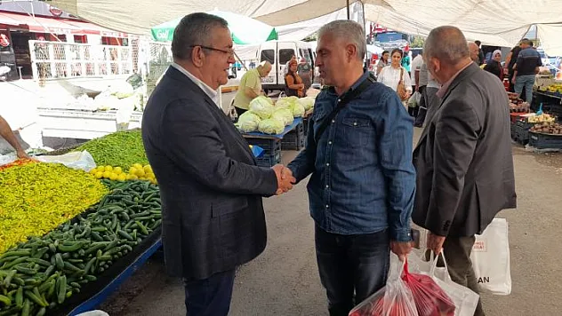 Reşat Erdoğan semt pazarlarını geziyor..