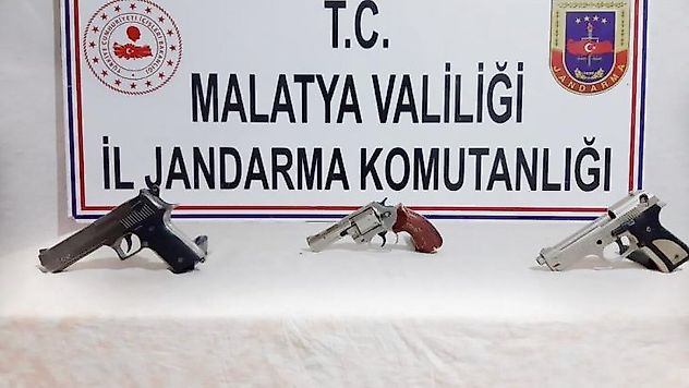 Ruhsatsız 3 Tabanca ele geçirildi