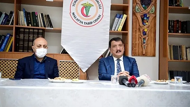 Sağlık Çalışanlarımız Büyük Bir Özveri Ve Fedakârlıkla Çalışıyor