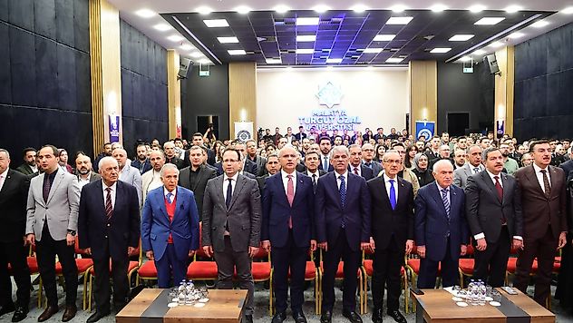 Sami Er de katıldı: 'Özallı Yıllar' Malatya'da yoğun ilgi gördü