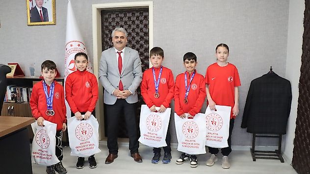 Şampiyonadan Madalyalarla Döndüler, İl Müdürü'nü Ziyaret Ettiler