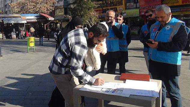 Sapkın LGBT derneklerinin kapatılması için imza kampanyası başlatıldı