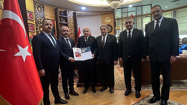 Şengönül, İlçe Kongre Raporlarını Bahçeli'ye Takdim Etti