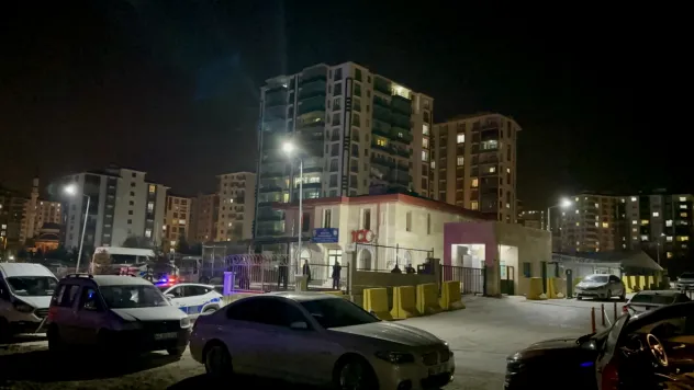 Silahlı saldırı sonrası karakol önünde kan aktı: 2 kişi bıçaklandı