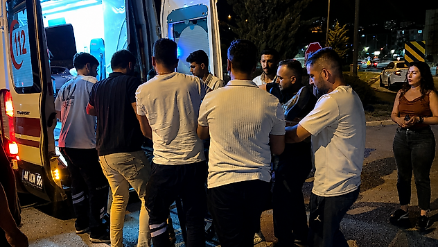 Sola Dönen Çapa Motorunu Fark Edemedi: Motosiklet Sürücüsü Yaralandı